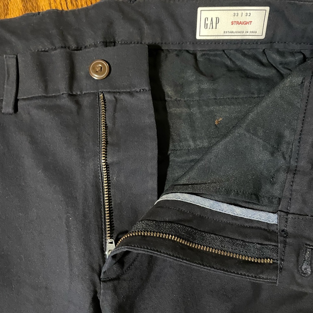 GAP Straight Fit Navy Khaki- never worn33/32